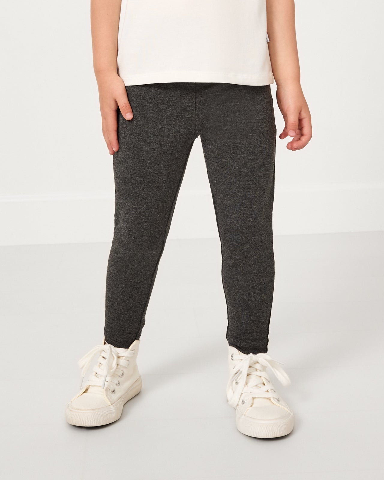 Girl wearing the Heather Black Legging