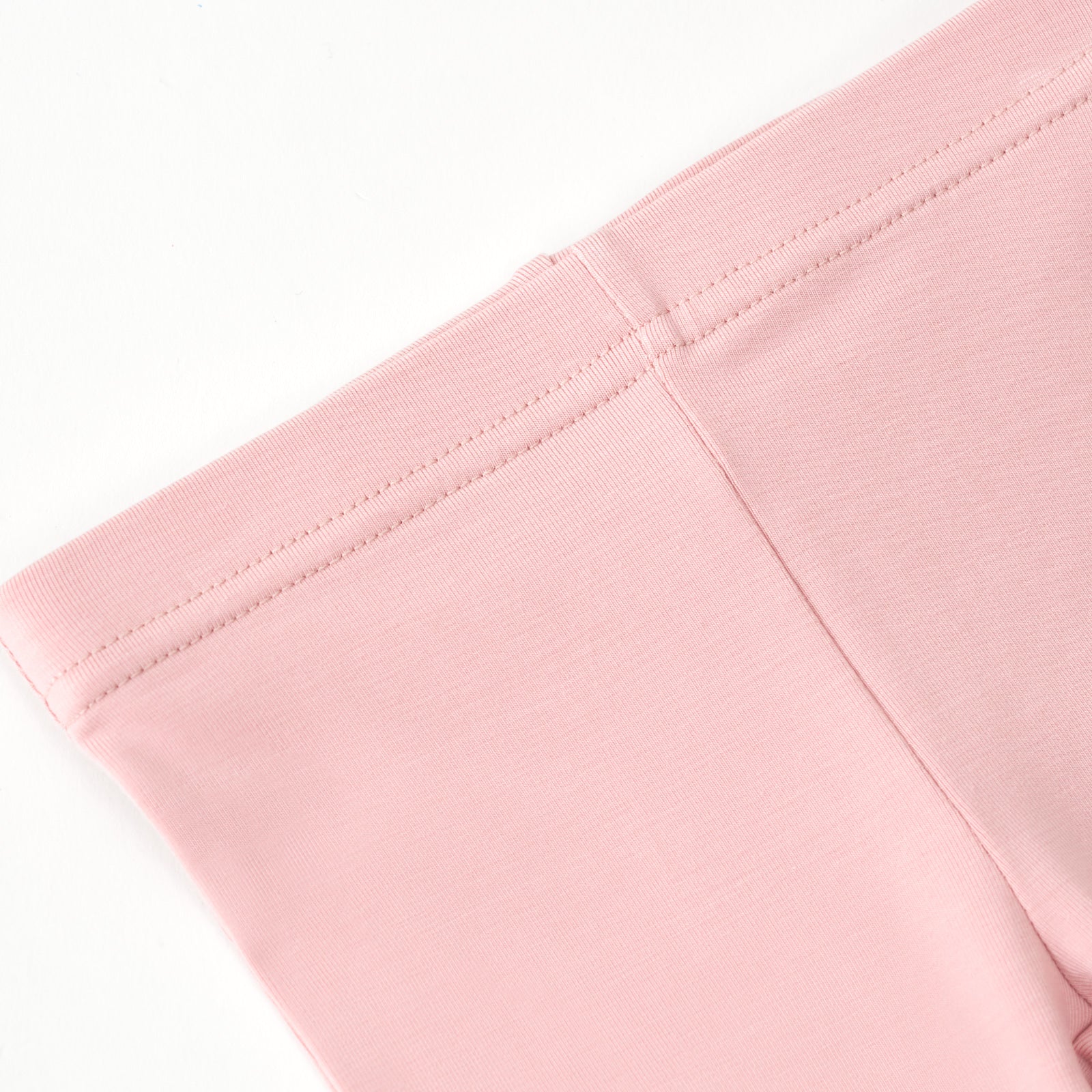 Close up of waist detail on the Mauve Blush Legging