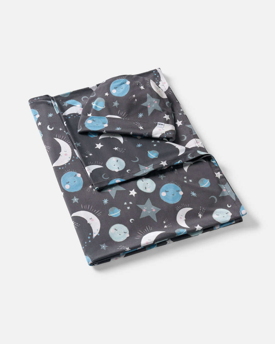summer infant swaddleme hole in back Blue To The Moon & Back Swaddle & Beanie Set