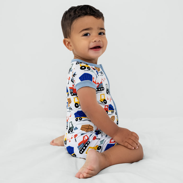 Sitting child wearing the Construction Shorty Zippy