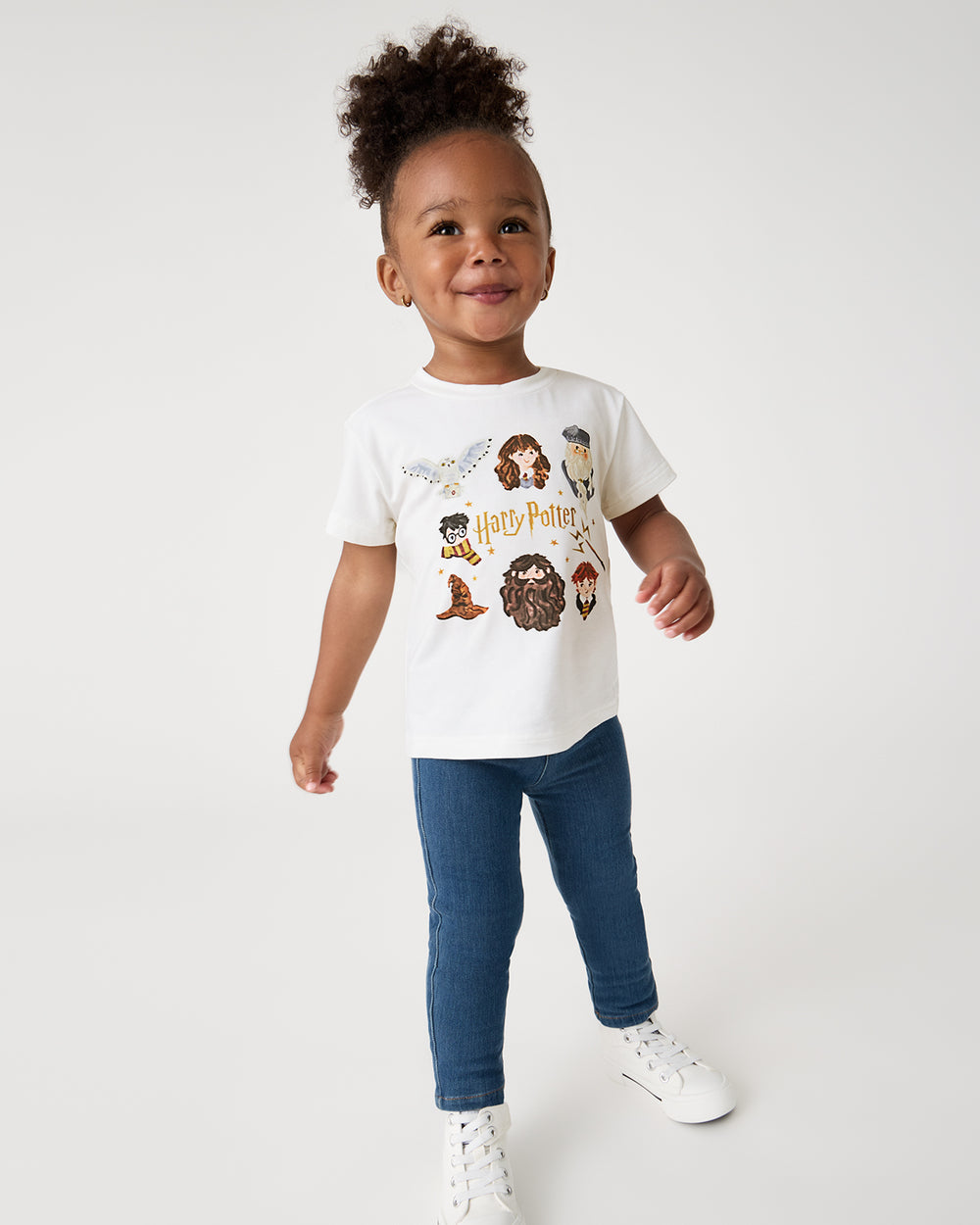 Girl wearing the Harry Potter™ Spellbinding Studies Relaxed Tee with denim pants