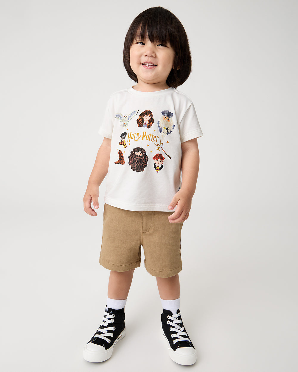 Child wearing the Harry Potter™ Spellbinding Studies Relaxed Tee with khaki shorts