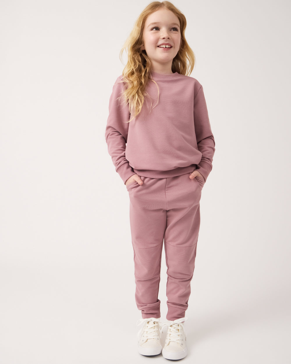 Girl wearing the Rosewood Jogger with her hands in the pockets