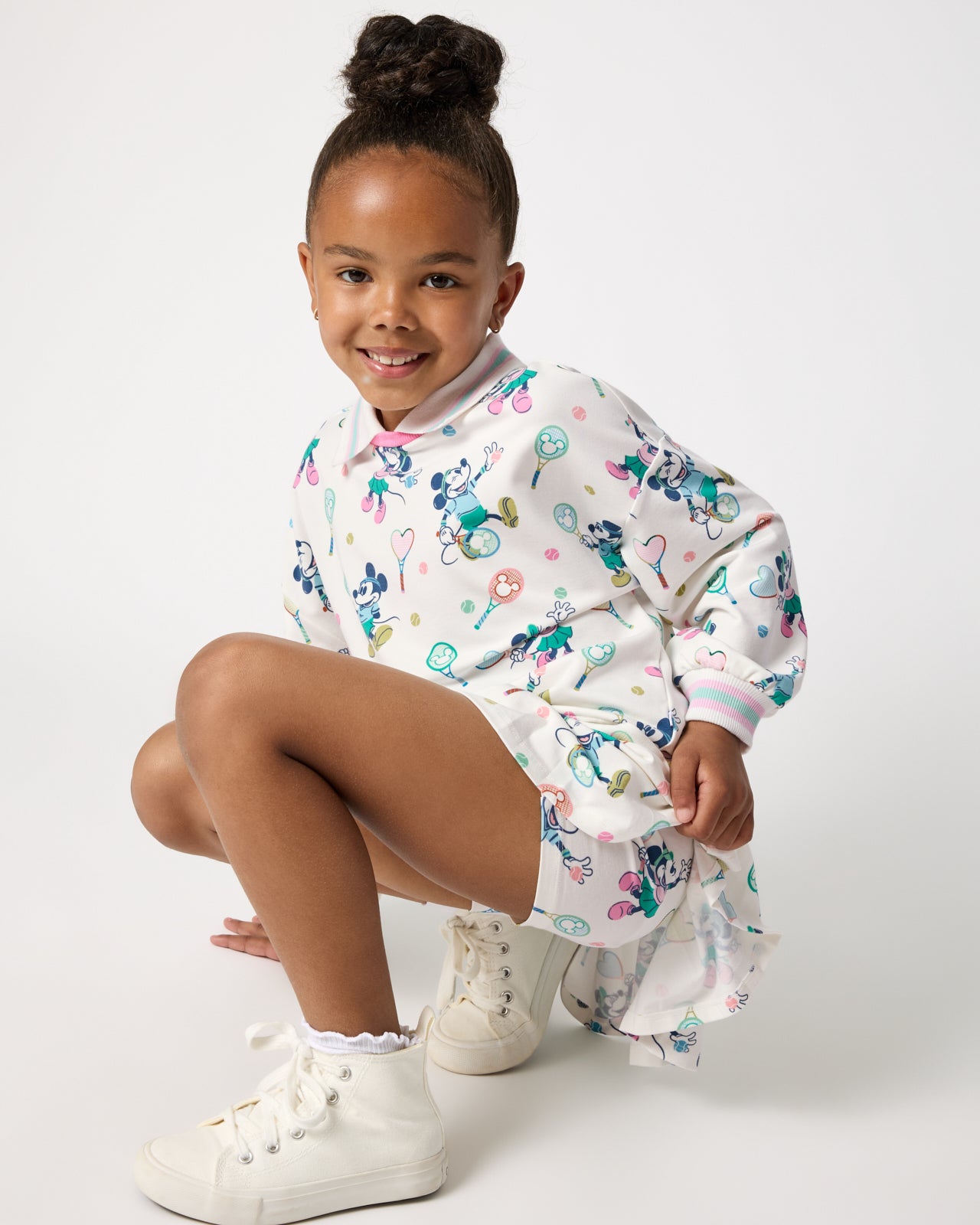 Girl wearing the Disney Mickey Mouse & Minnie Mouse Match Drop Shoulder Crewneck with white sneakers