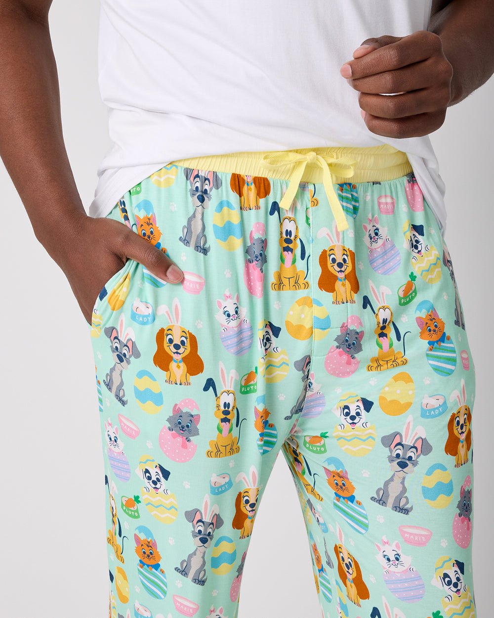 Close up of the pocket detail on the Disney Peekaboo Pets Men's Pajama Pants
