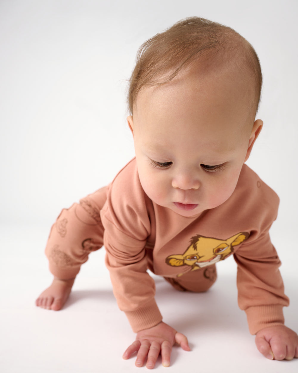Crawling baby wearing the Disney Simba Easy Crewneck Sweatshirt