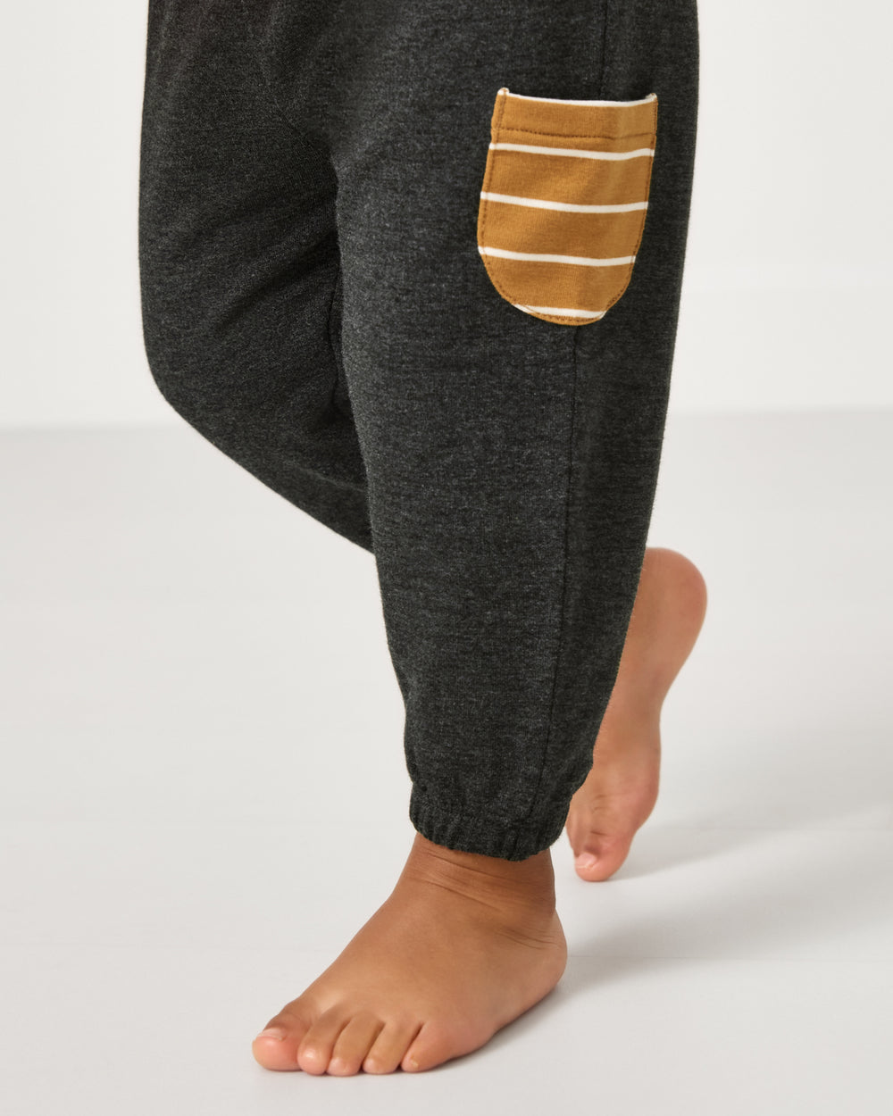 Close up of the pocket detail on the Heather Black Cinched Jogger