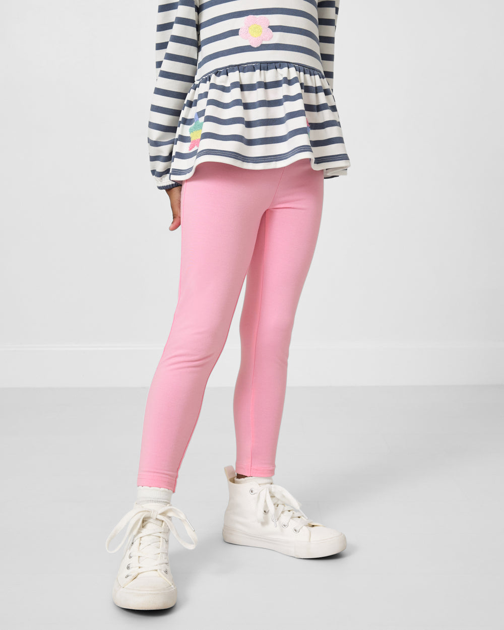 Girl wearing the Gumball Pink Legging