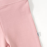 Close up image of the side seam detail on the Mauve Blush Legging