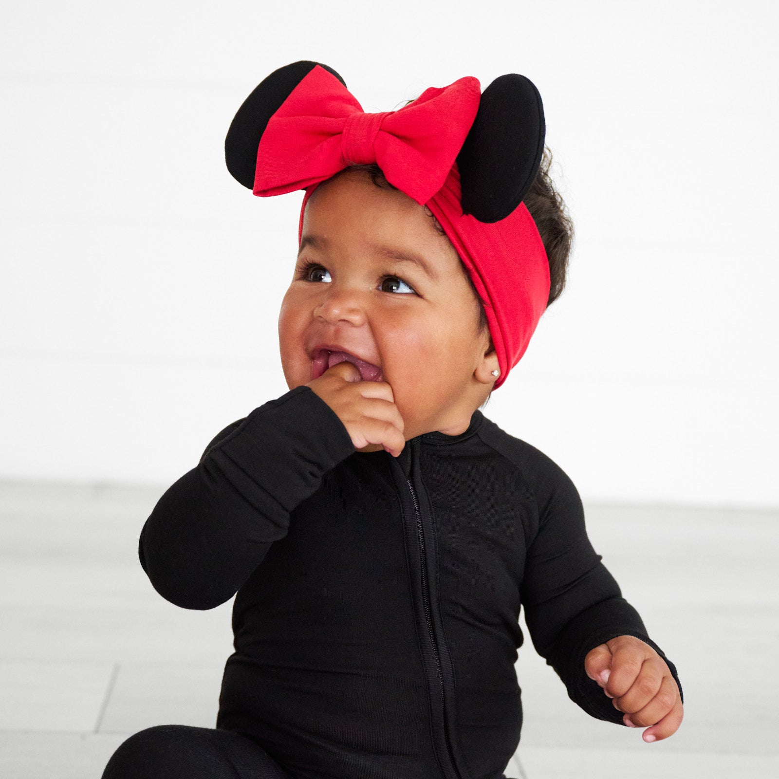 Child wearing a Minnie Mouse Ear Luxe bow Headband size newborn-3