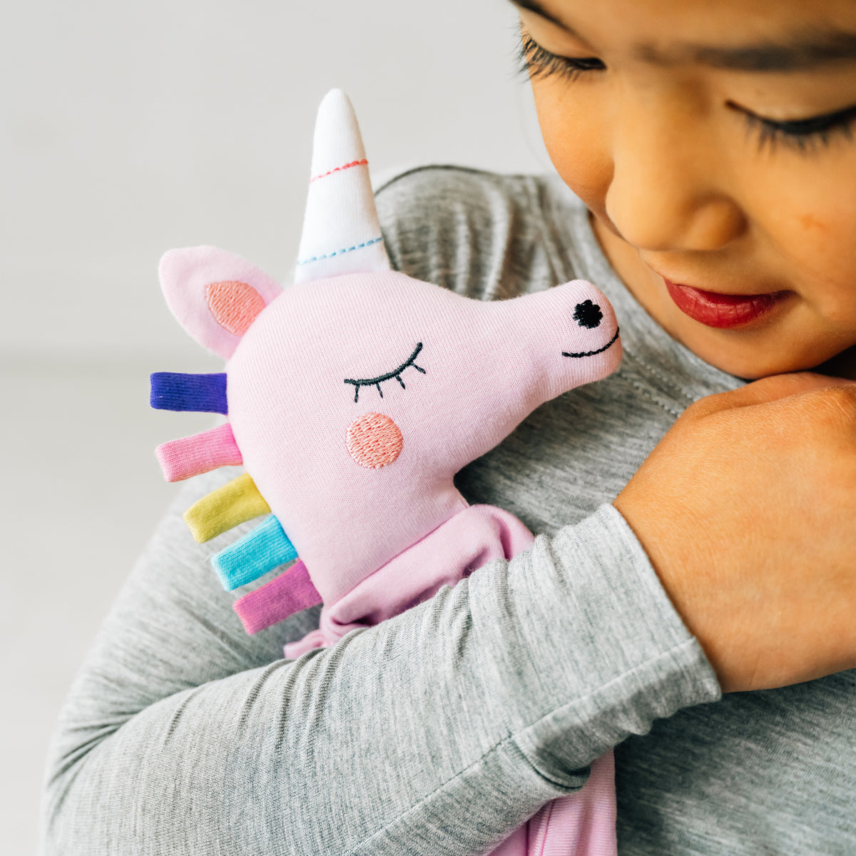Close up image of the head on Sienna the Unicorn lovey