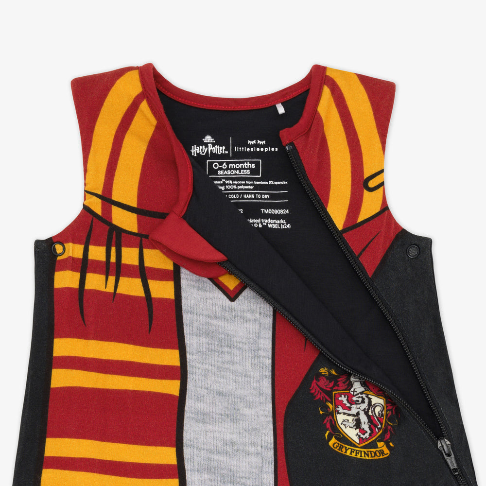 zipper detail on a Harry Potter™ Gryffindor™ Robe Costume Sleepy Bag