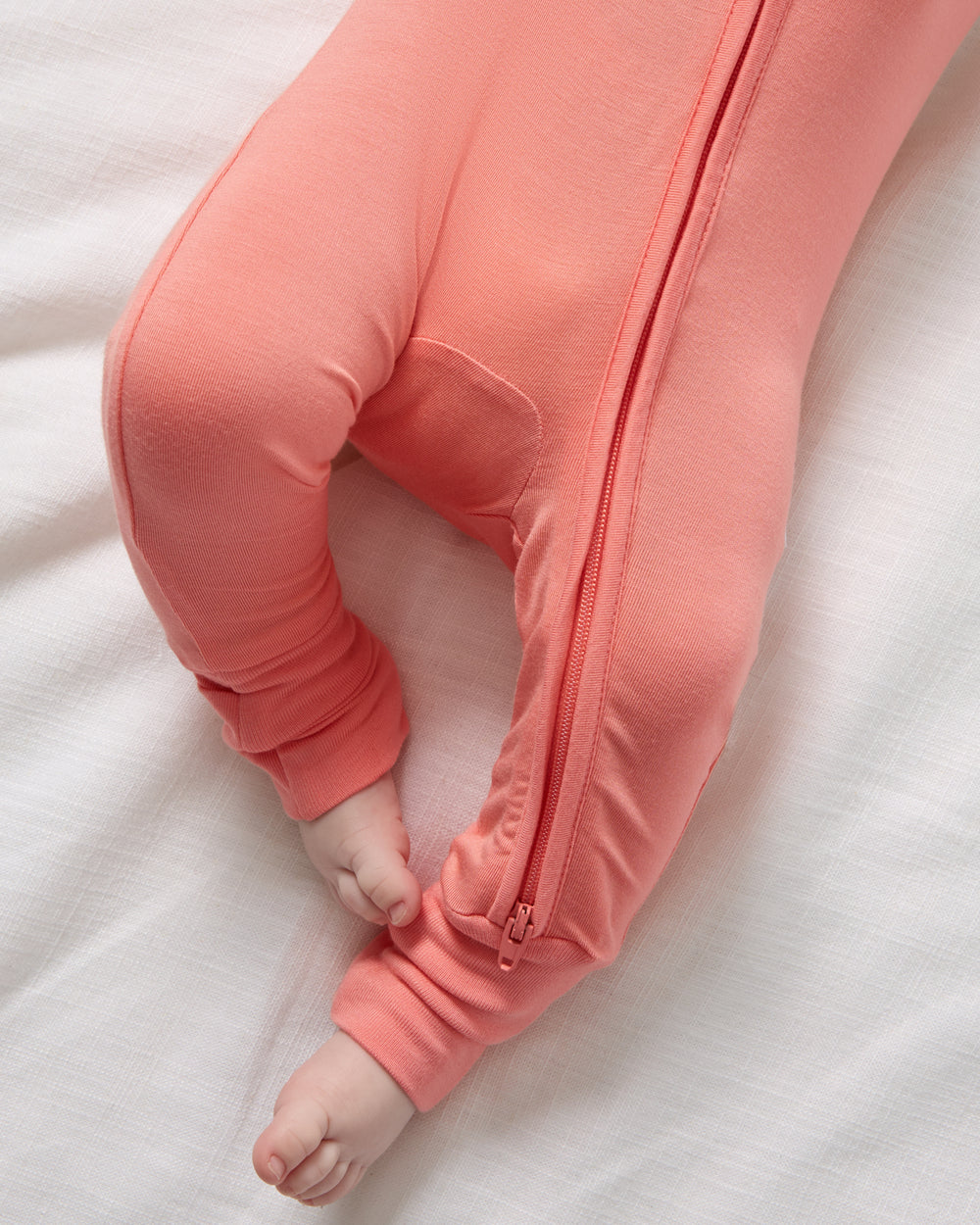 Close up of the double zipper on the Sweet Papaya Zippy