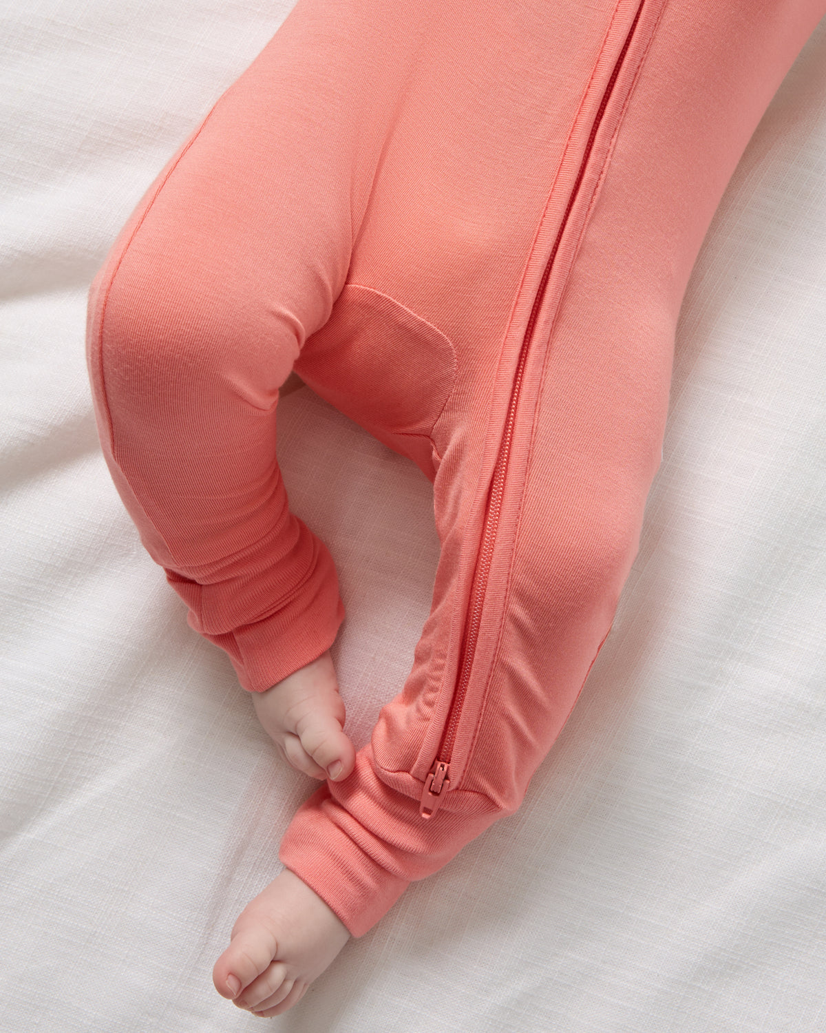 Close up of the double zipper on the Sweet Papaya Zippy