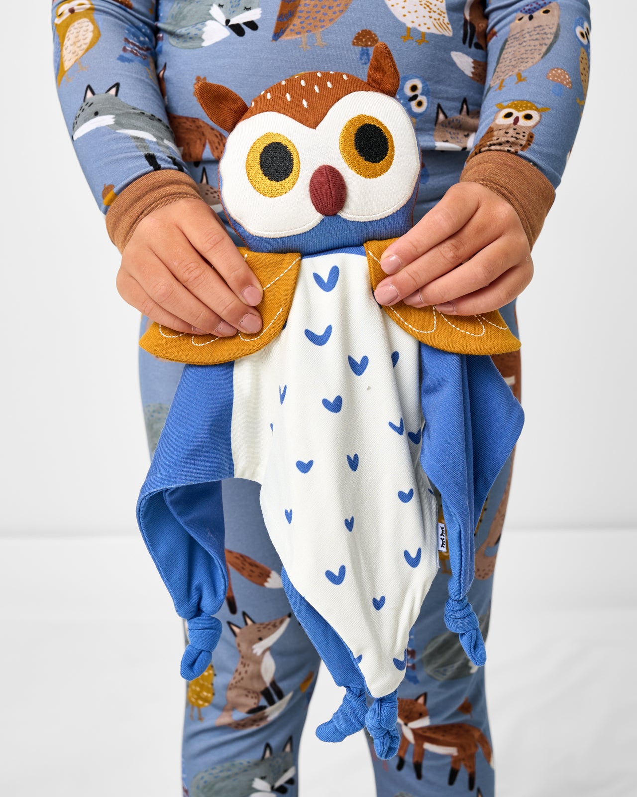 Child holding the Echo the Owl Sleepyhead Lovey