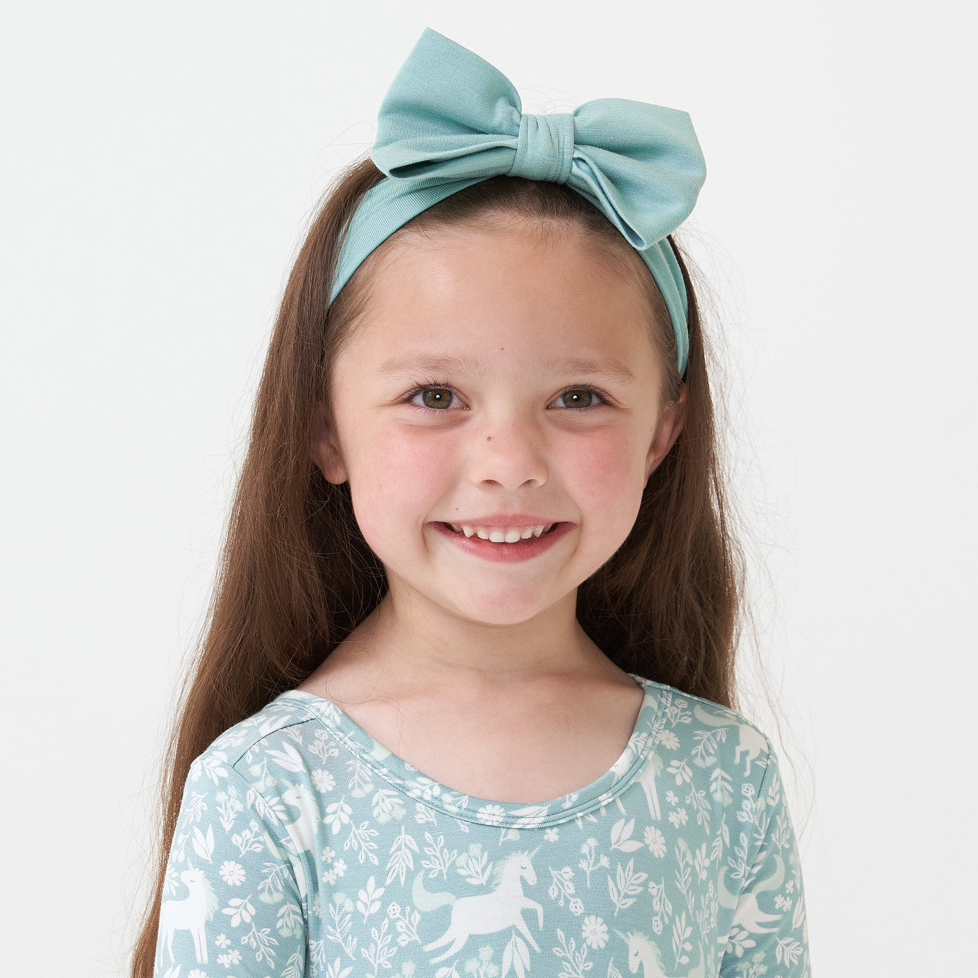 Child wearing an Aqua Mist luxe bow headband