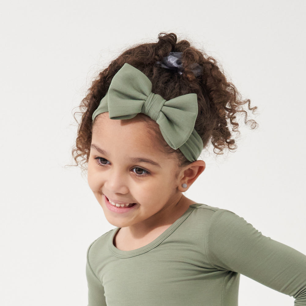 Click to see full screen - Alternate image of a child wearing a Moss luxe bow headband