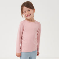 Alternate image of a child wearing a Mauve Blush classic tee paired with Fog leggings